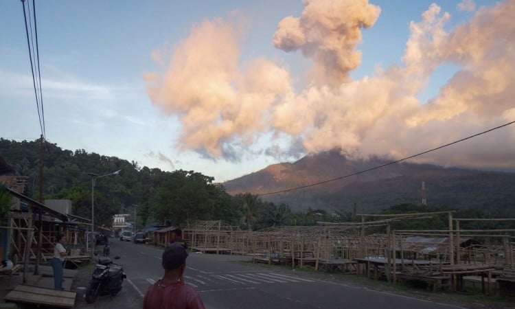 Gunung Lewotobi Laki-laki Kembali Erupsi