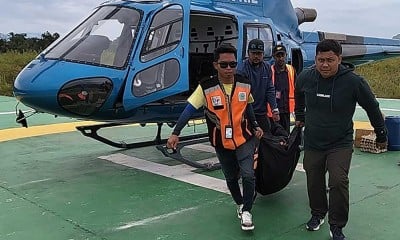 Evakuasi Jenazah Pendaki Yang Meninggal Dalam Pendakian Puncak Carstensz Pyramid