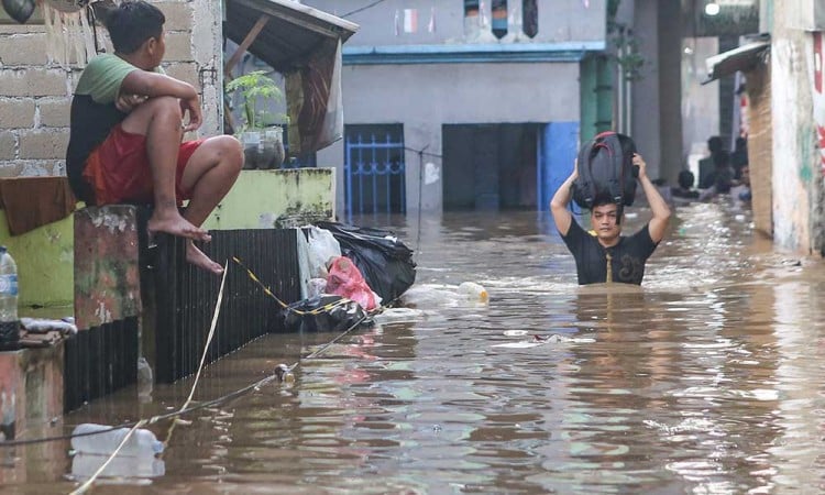 Sejumlah Kawasan di Jakarta Terendam Banjir Luapan Kali Ciliwung