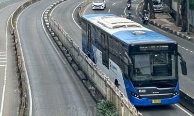 Transjakrta Ijinkan Penumpang Berbuka Puasa di Dalam Perjalanan