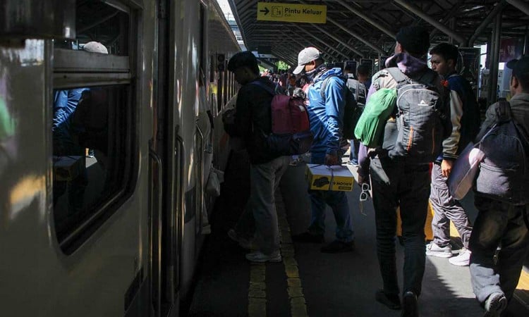 KAI Siapkan Sebanyak 3.443.832 Tiket Kereta Api Untuk Angkutan Lebaran 2025