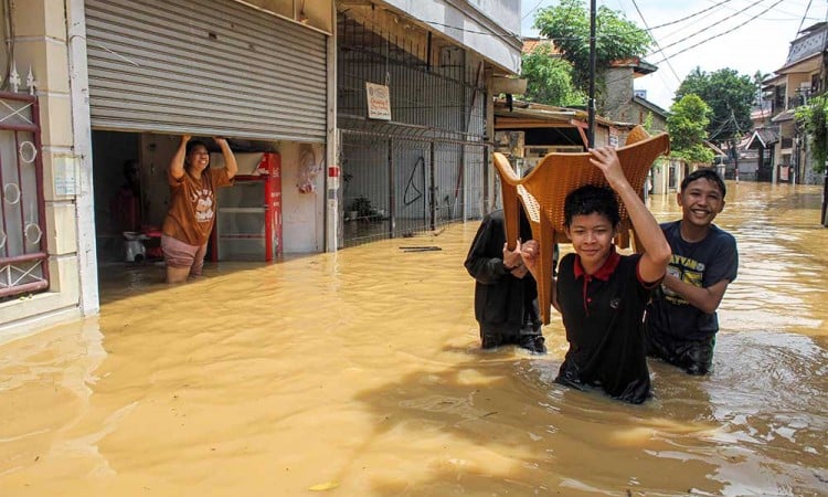 Sejumlah Wilayah di Jakarta Terendam Banjir Luapan Kali Ciliwung