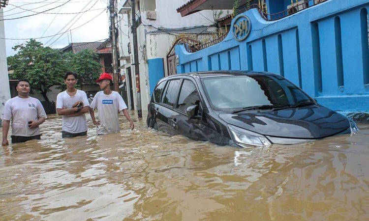 Sejumlah Wilayah di Jakarta Terendam Banjir Luapan Kali Ciliwung