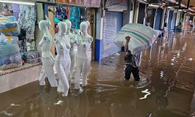 Pasar Cipulir Terendam Banjir Luapan Kali Pesanggrahan