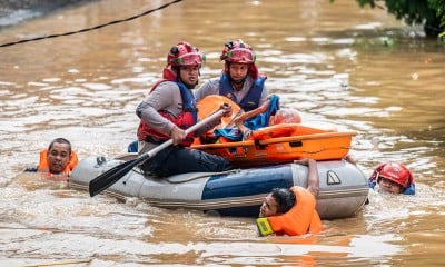 Proses Evakuasi Warga Yang Terdampak Banjir di Jakarta