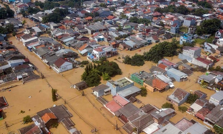 Banjir Luapan Sungai di Bekasi Rendam Ratusan Rumah Warga