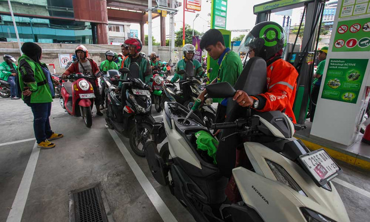 Ratusan Ojek Online di Surabaya Dapatkan Bantua BBM Gratis