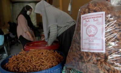 Melihat Proses Pembuatan Kue Tradisional Khas Makassar