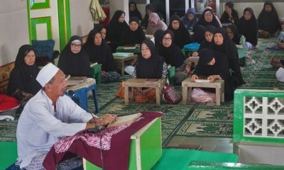 Pesantren Lansia di Masjid Agung Payaman