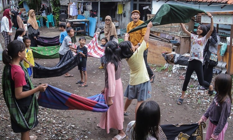 Permainan Tradisional Menggunakan Sarung