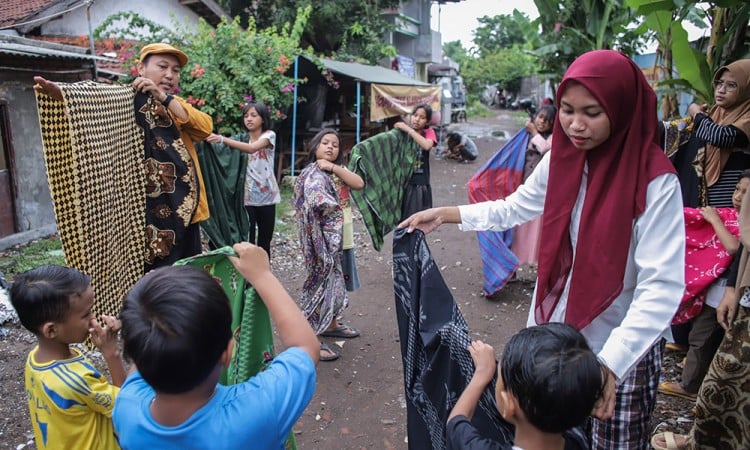 Permainan Tradisional Menggunakan Sarung