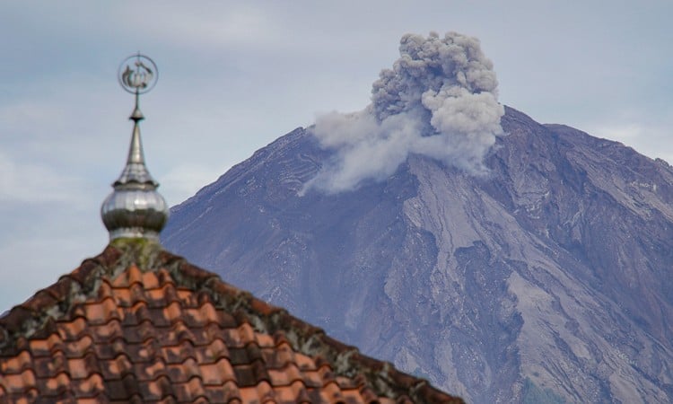 Asap Vulkanis Gunung Semeru