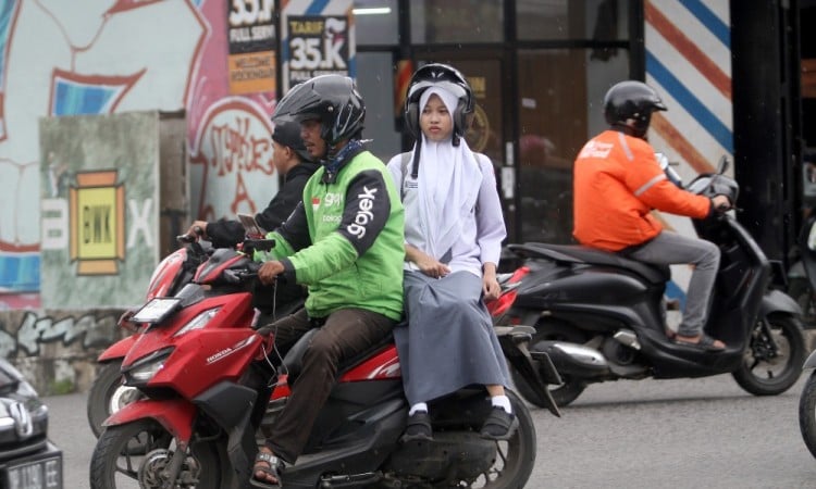 Penerimaan Gojek Menurun