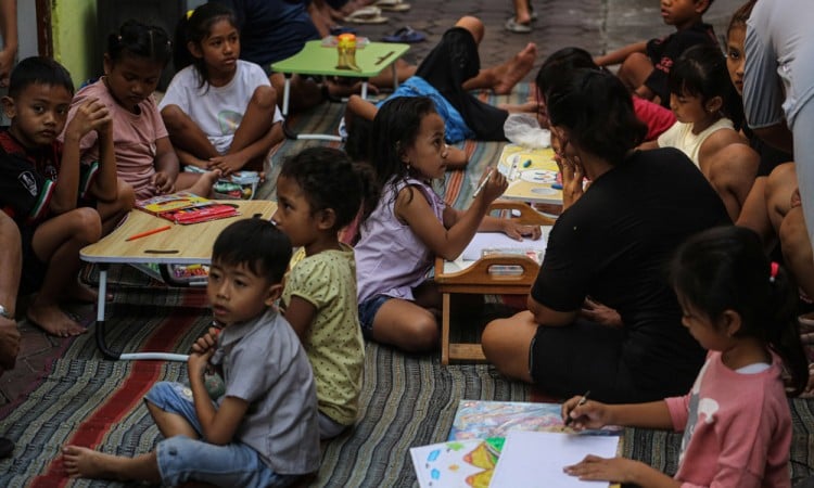 Sekolah Gratis di Kampung Padat Penduduk Semarang