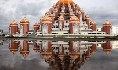 Wisata Religi Masjid 99 Kubah Asmaul Husna di Makassar