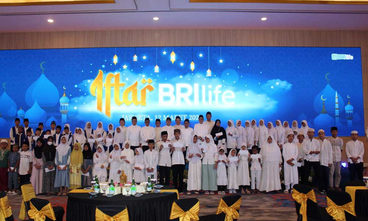BRI Life Salurkan Bantuan untuk Anak Yatim Piatu