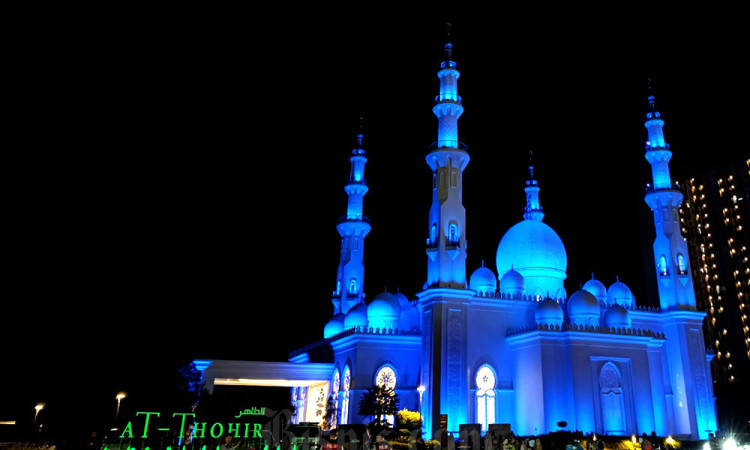 Wisata Religi Masjid At-Thohir Depok