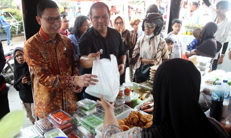 Kepala BPOM Periksa Jajanan Buka Puasa