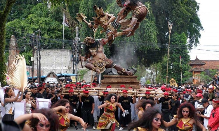 Kemeriahan Festival Ogoh-Ogoh Singasana 2025 di Tabanan Bali