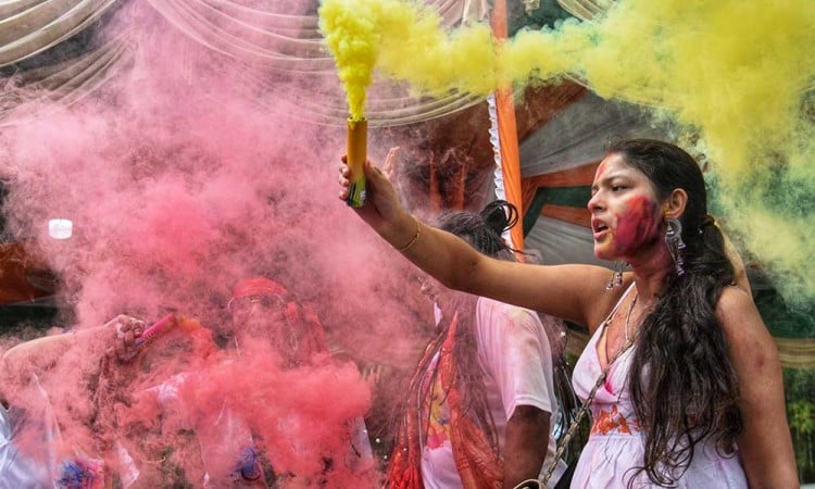 Kemeriahan Festival Holi di Kota Medan