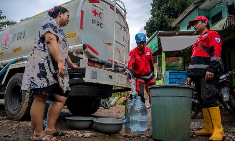 Bantuan Air Bersih Untuk Warga Yang Terdampak Banjir Banding di Kabupaten Bandung Barat