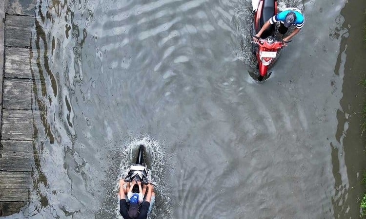 Banjir Menggenangi Sejumlah Kawasan di Sidoarjo