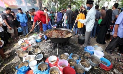 Warga di Aceh Gotong Royong Memasak Menu Kuliner Tradisional Khas Aceh Kuah Beulangong