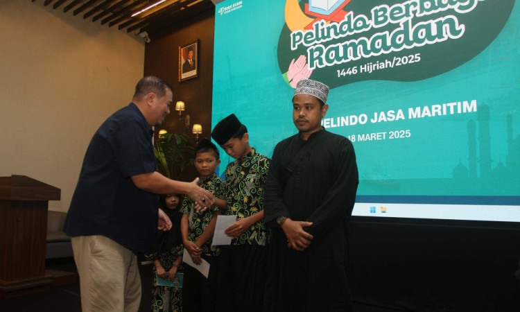 PT Pelindo Jasa Maritim (SPJM) Bagikan Sembako Kepada Masyarakat di Sekitar Pelabuhan