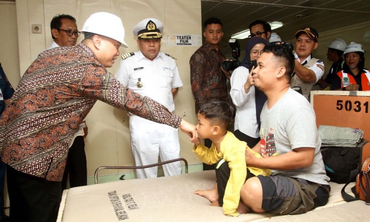 Menhub Dedi Purwangandhi Tinjau Kesiapan Arus Mudik di Makassar