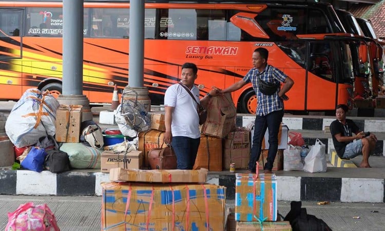 Terminal Mengwi di Bali Mulai Dipadati Warga Yang Mudik Lebih Awal