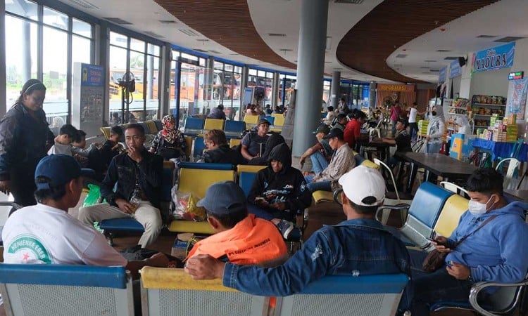 Terminal Mengwi di Bali Mulai Dipadati Warga Yang Mudik Lebih Awal