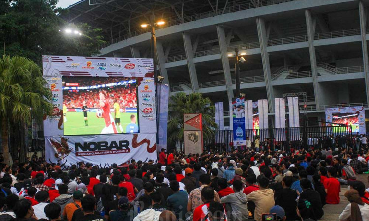 Ribuan Warga Nonton Bareng Indonesia Lawan Australia di GBK