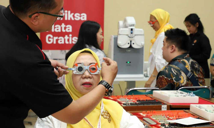 Donasi 1.500 Kacamata Untuk Masyarakat Jakarta