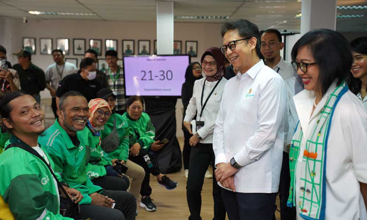 Menkes Budi G Sadikin Tinjau Cek Kesehatan Gratis Untuk Driver Grab