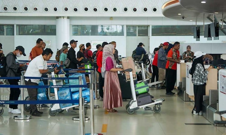 Pemudik Mulai Padati Bandara Internasional Sultan Aji Muhammad Sulaiman Kalimantan Timur