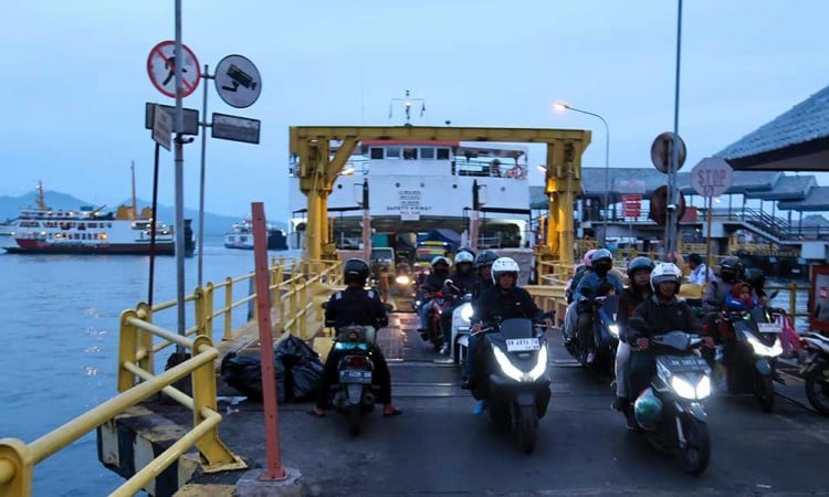 Suasana Mudik Awal di Pelabuhan Ketapang Banyuwangi