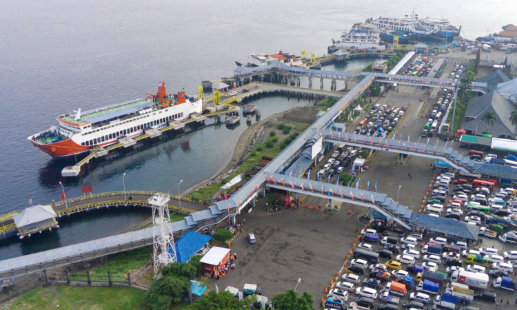 Kepadatan Kendaraan di Pelabuhan Gilimanuk