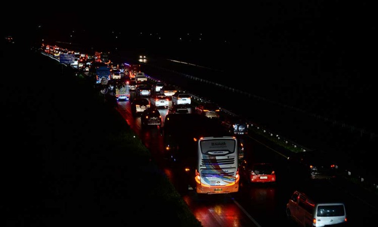 Kondisi Jalan Tol Solo-Semarang Mulai Padat Saat Arus Balik