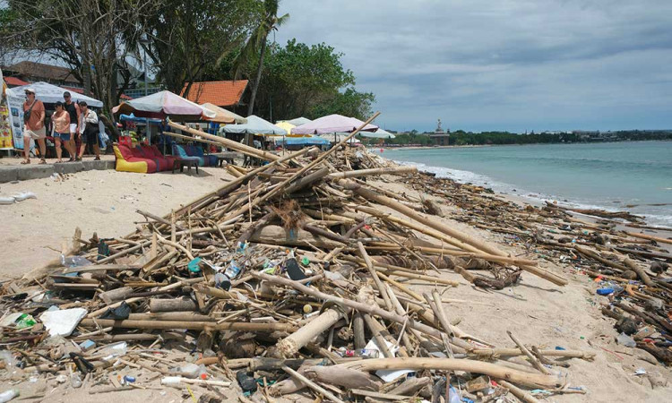 BMKG Keluarkan Peringatan Dini Potensi Gelombang Ombak Tinggi di Perairan Bali