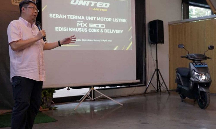 United E-Motor Lakukan Serah Terima Motor Listrik Tipe MX1200 Edisi Khusus Ojek & Delivery