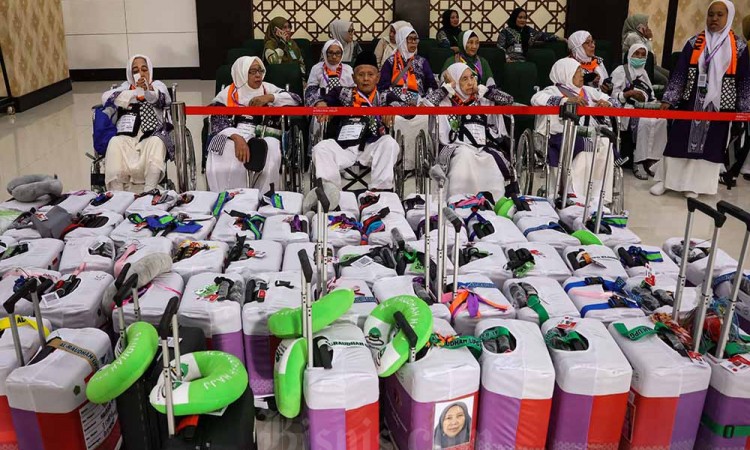 Jamaah Calon Haji dari Berbagai Daerah Mulai Masuk Asrama Haji