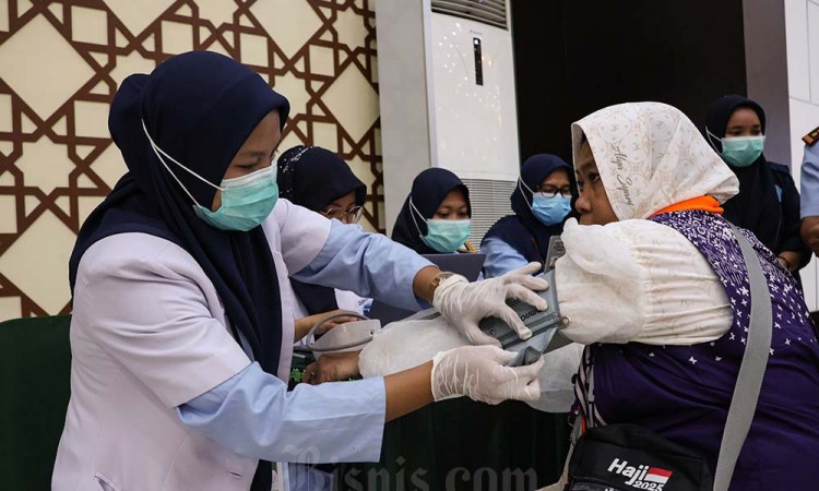 Jamaah Calon Haji dari Berbagai Daerah Mulai Masuk Asrama Haji