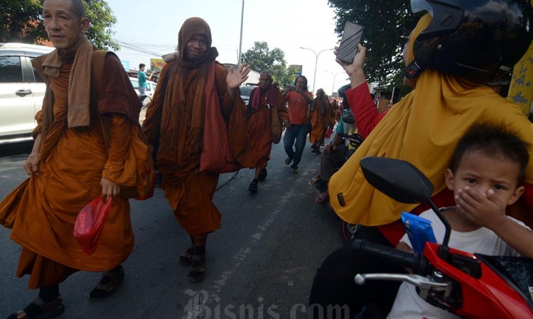 Biksu Gelar Ritual Thudong 2.763 km dari Thailand Menuju Candi Borobudur