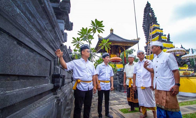 Nippon Paint Melakukan Peremajaan Pura Agung Kertajaya di Hari Raya Kuningan