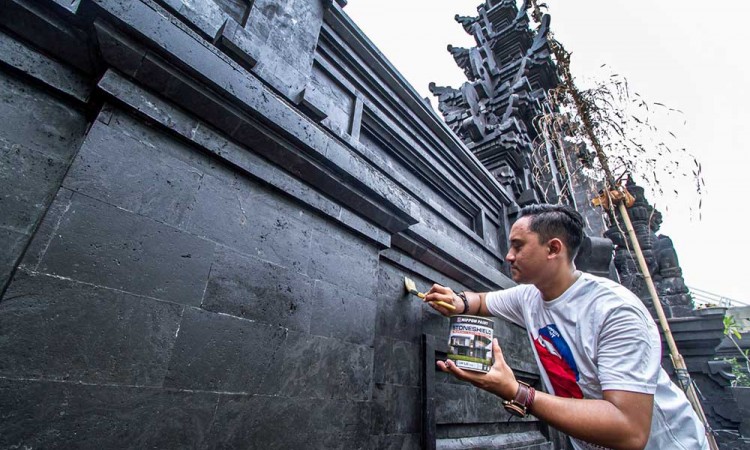 Nippon Paint Melakukan Peremajaan Pura Agung Kertajaya di Hari Raya Kuningan