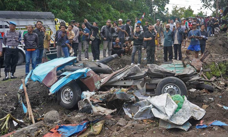 Kecelakaan Maut Akibat Rem Truk Tronton Tidak Berfungsi Tewaskan 11 Orang
