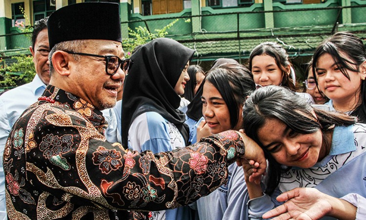 Kunjungan Kerja Mendikdasmen Tinjau Program Keahlian
