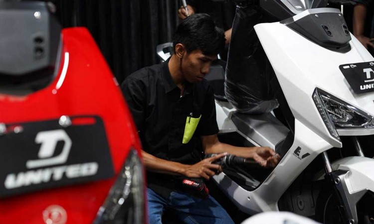 United E-Motor Hadirkan Layanan Call Center Motor Listrik 24 Jam