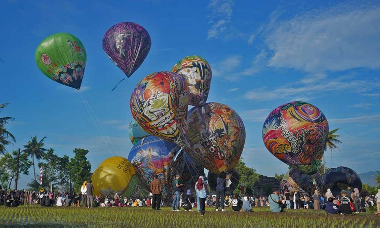 Penerbangan Balon Tradisional di Magelang Meriahkan Perayaan Hari Raya Tri Suci Waisak
