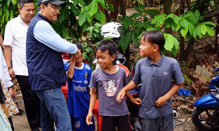 Menteri Sosial Saifullah Yusuf Kunjungi Sejumlah Calon Siswa Sekolah Rakyat di Lampung